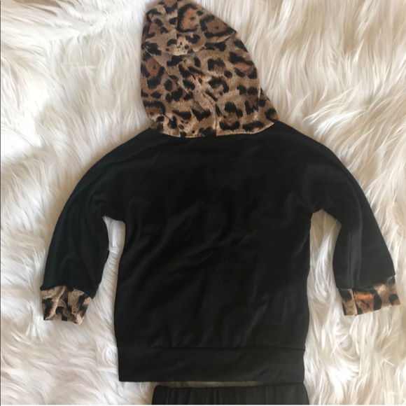 << Leopard Print & Black Sweatshirt Set >> - Picture 4 of 5